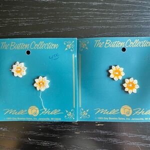 Mill Hill Daisy Ceramic Buttons